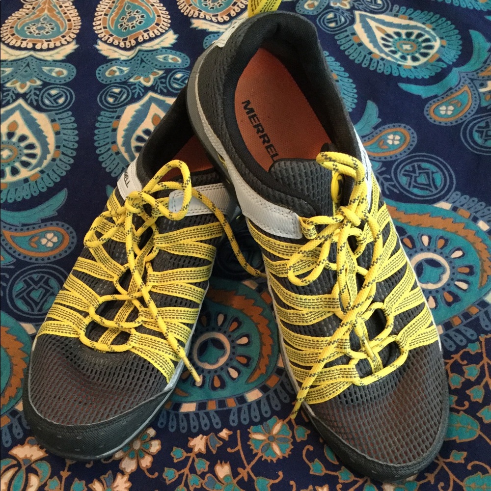 COPY - Merrill Shoes 10 1/2 Black/Gold EUC